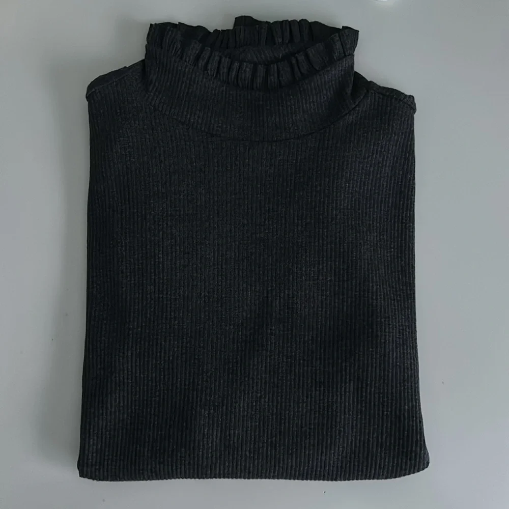 NWT J. Crew Vintage Rib Ruffle Mockneck T-shirt Dark Grey Small